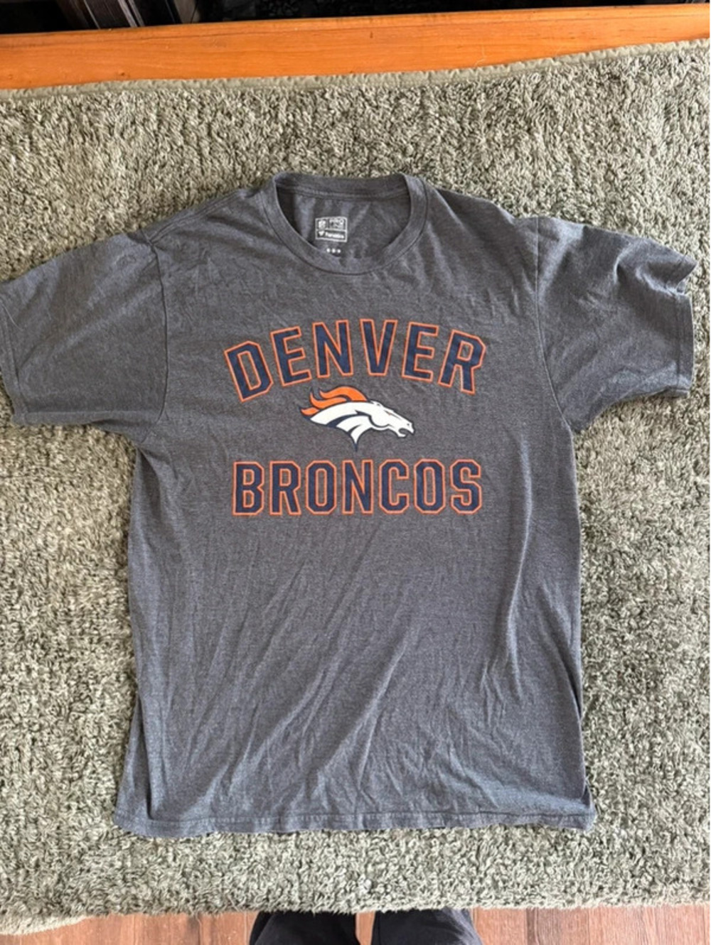 Denver Broncos NFL Pro Line Gray T-Shirt Medium